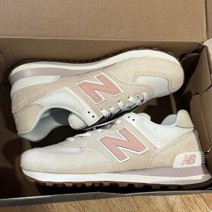 brand new🤩🤩 New Balance sneakers.
